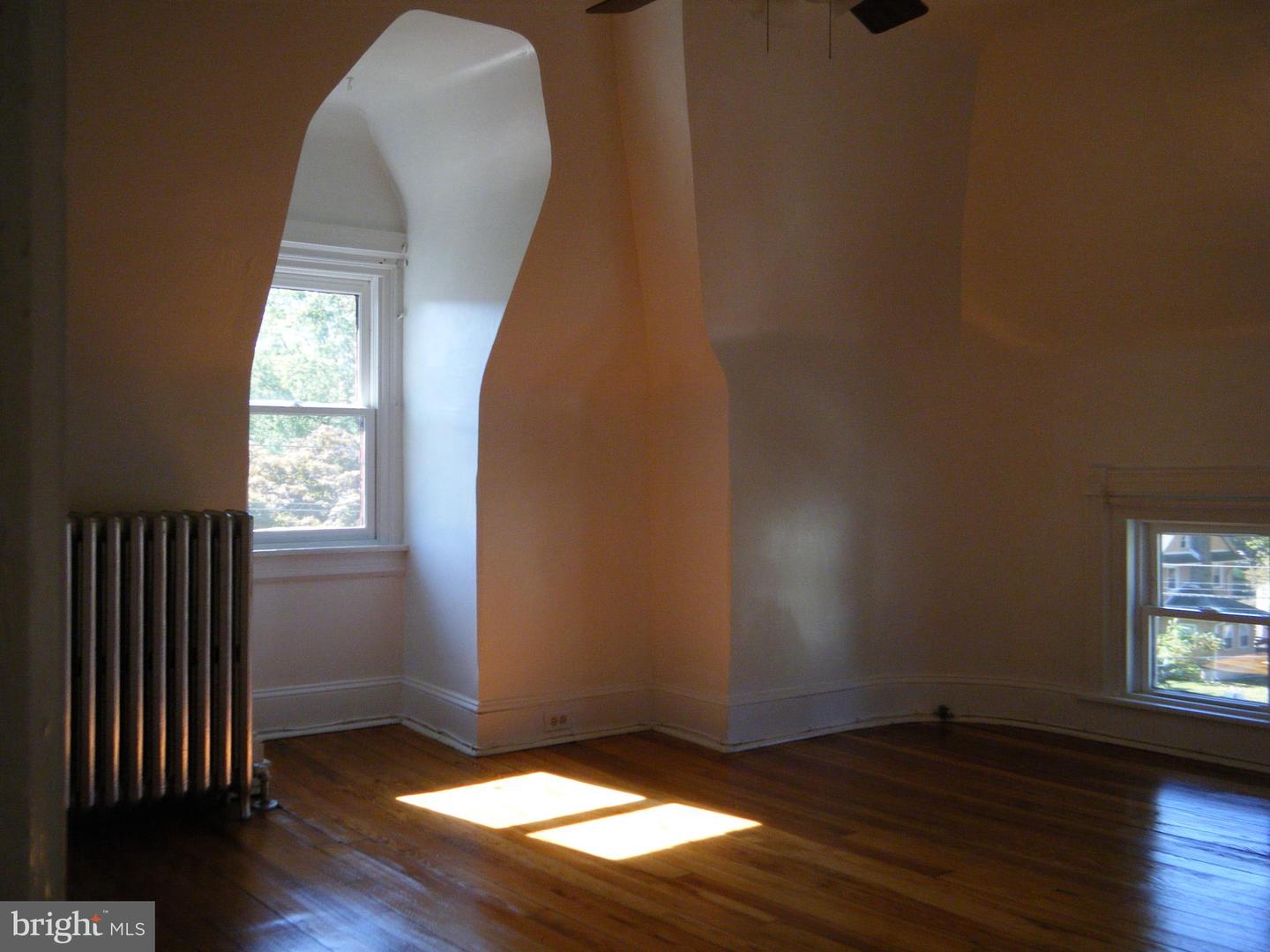 19 W Stewart Ave