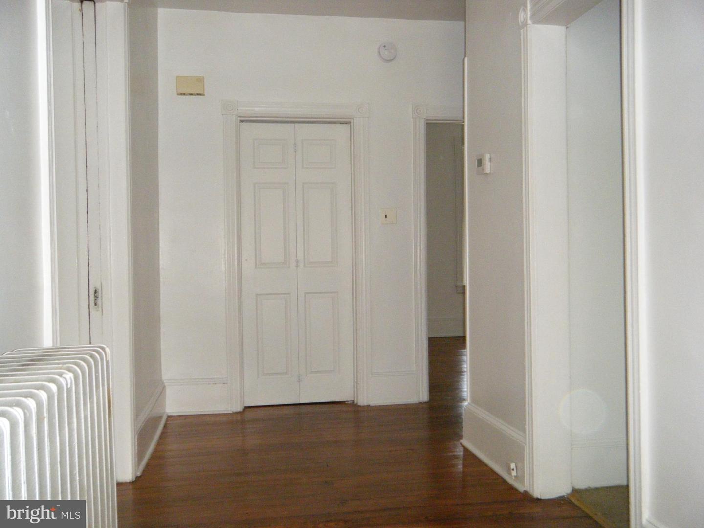 19 W Stewart Ave