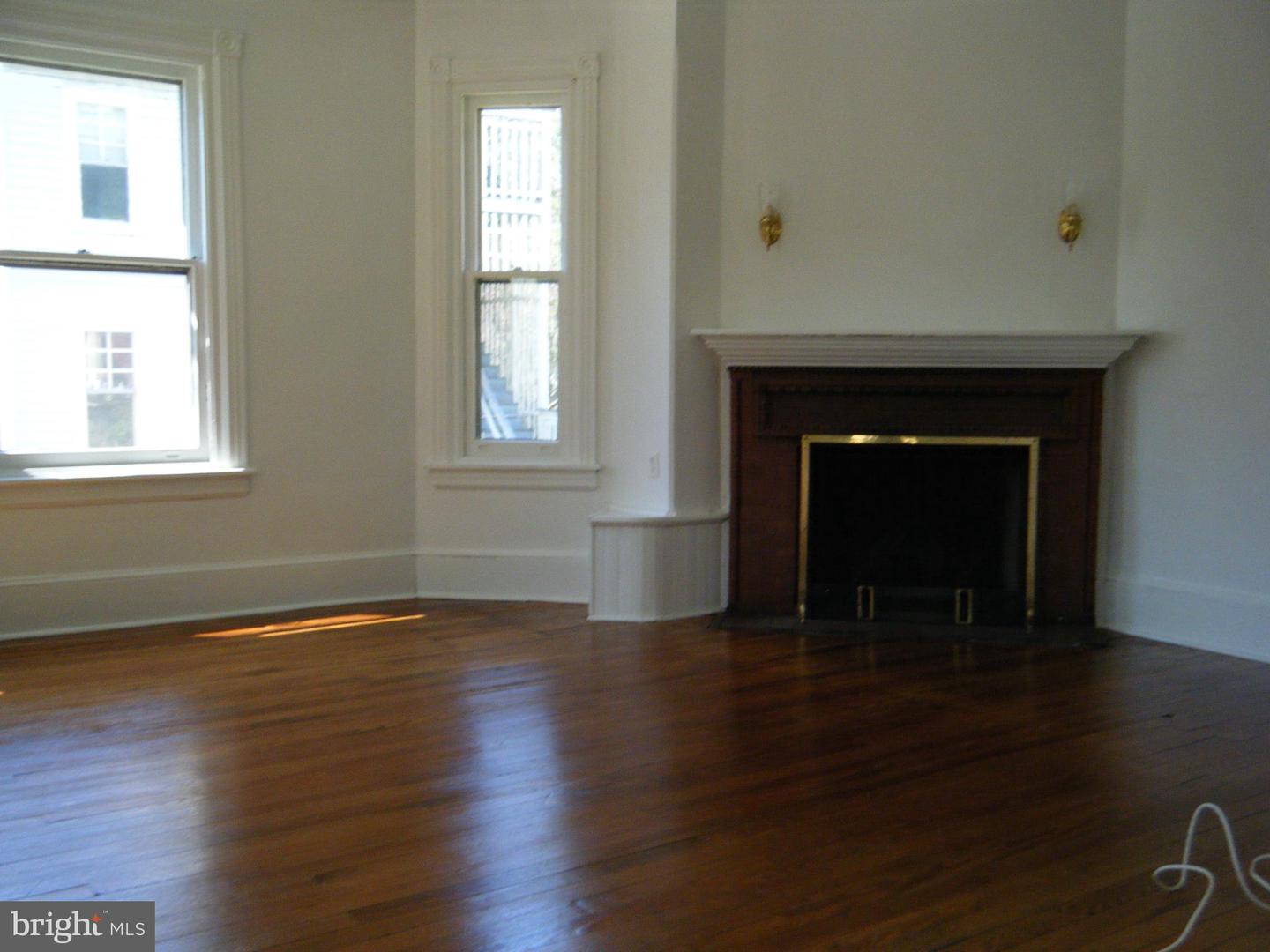 19 W Stewart Ave