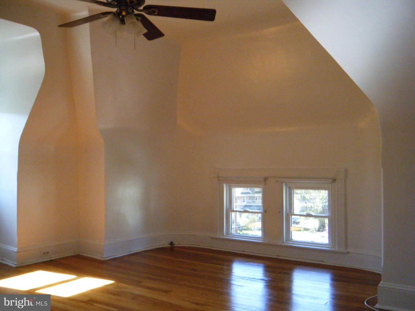 19 W Stewart Ave