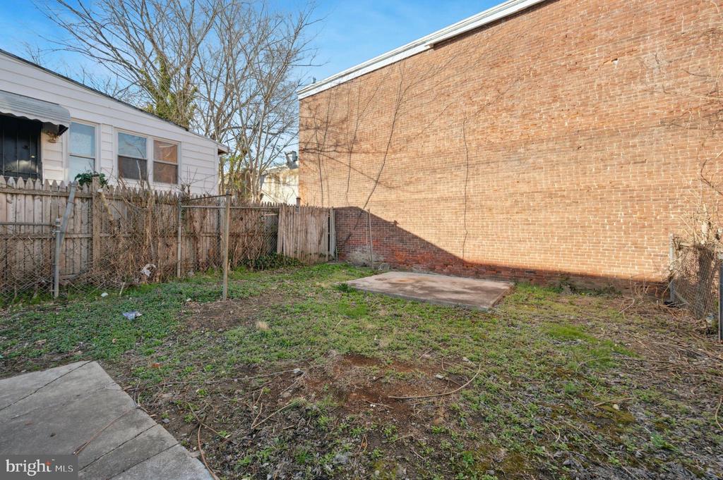 103 CHESTNUT ST