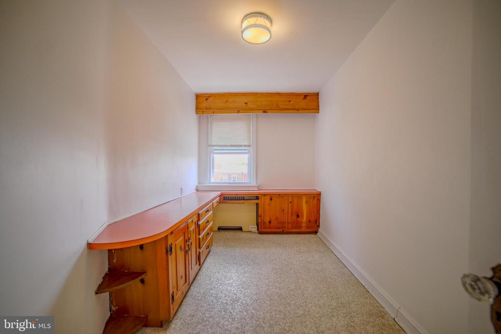 735 Eaton Rd