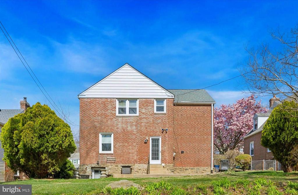 213 Walnut Hill Ln