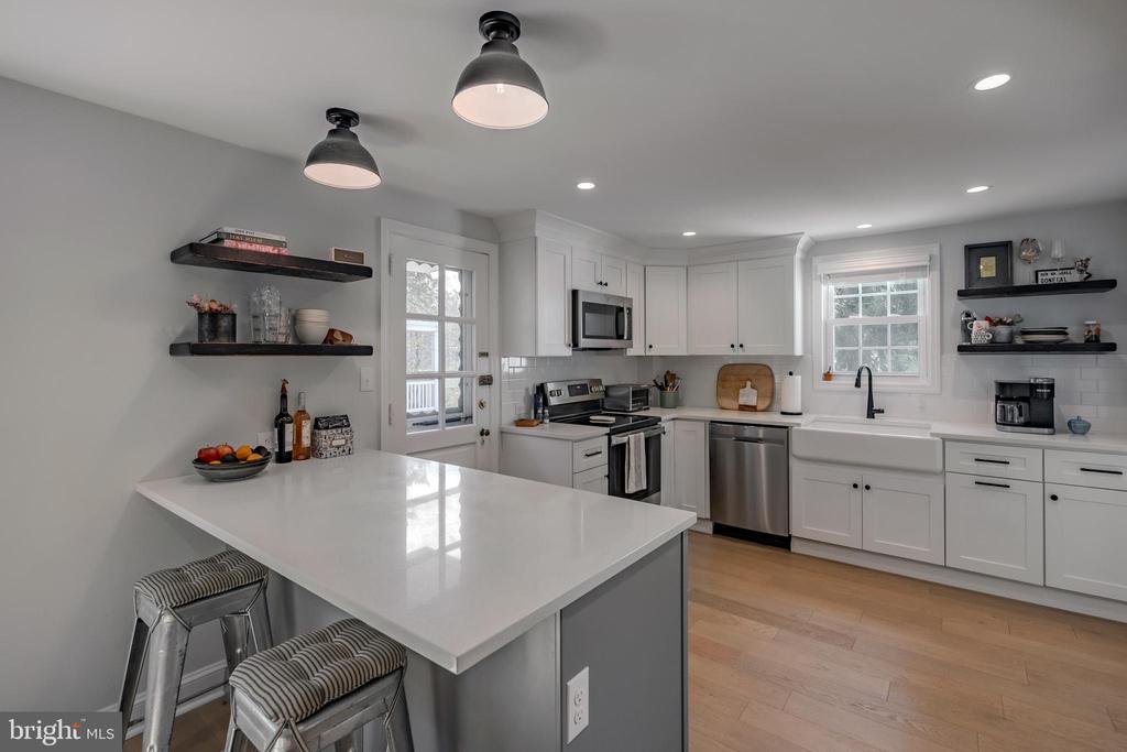 704 Powder Mill Ln