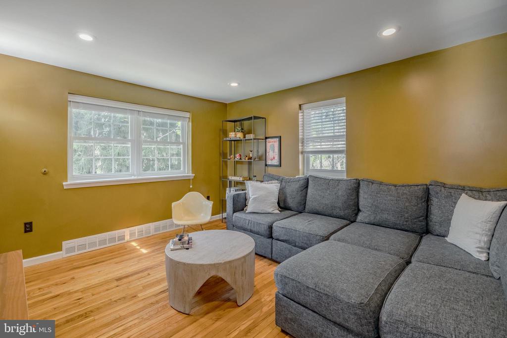 704 Powder Mill Ln