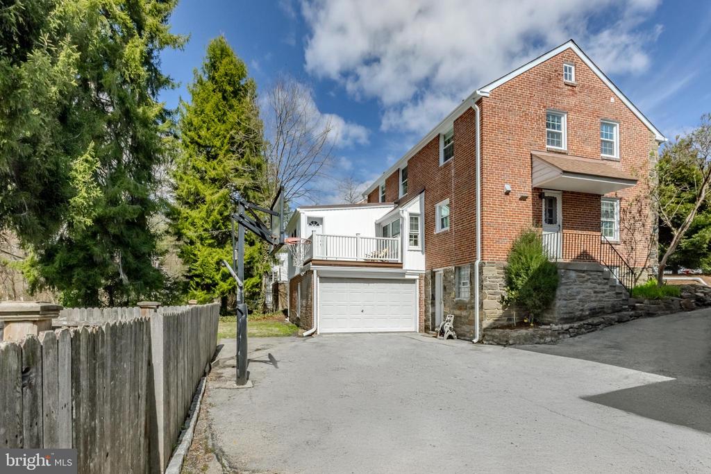 704 Powder Mill Ln