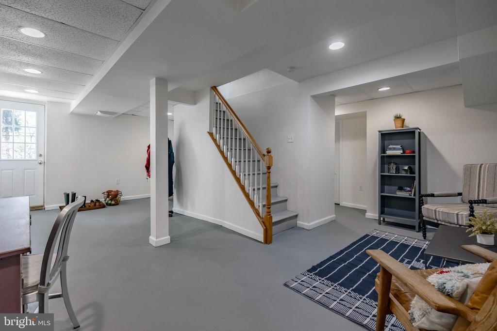 704 Powder Mill Ln