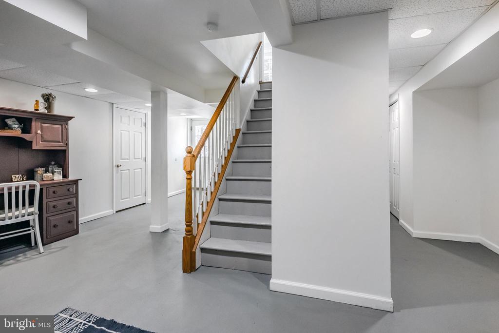 704 Powder Mill Ln