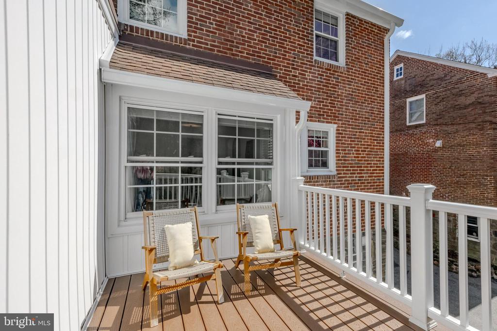 704 Powder Mill Ln