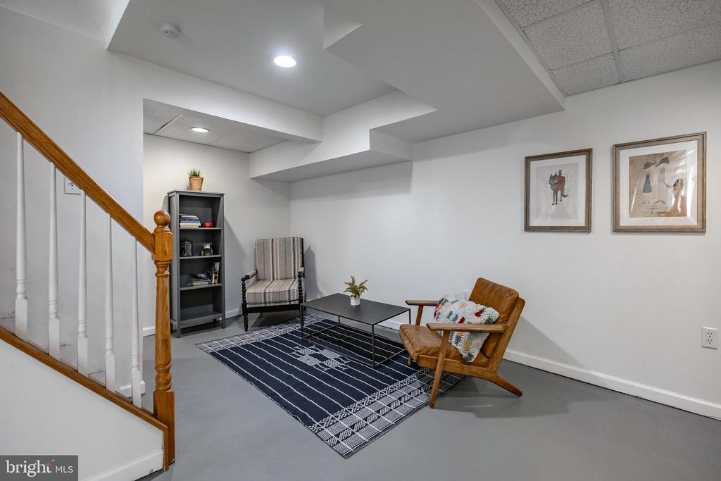 704 Powder Mill Ln