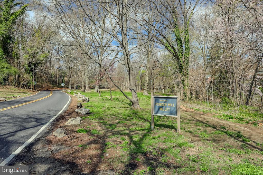 704 Powder Mill Ln
