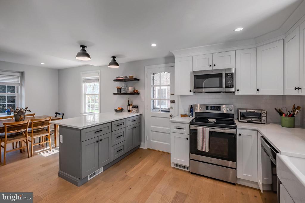 704 Powder Mill Ln