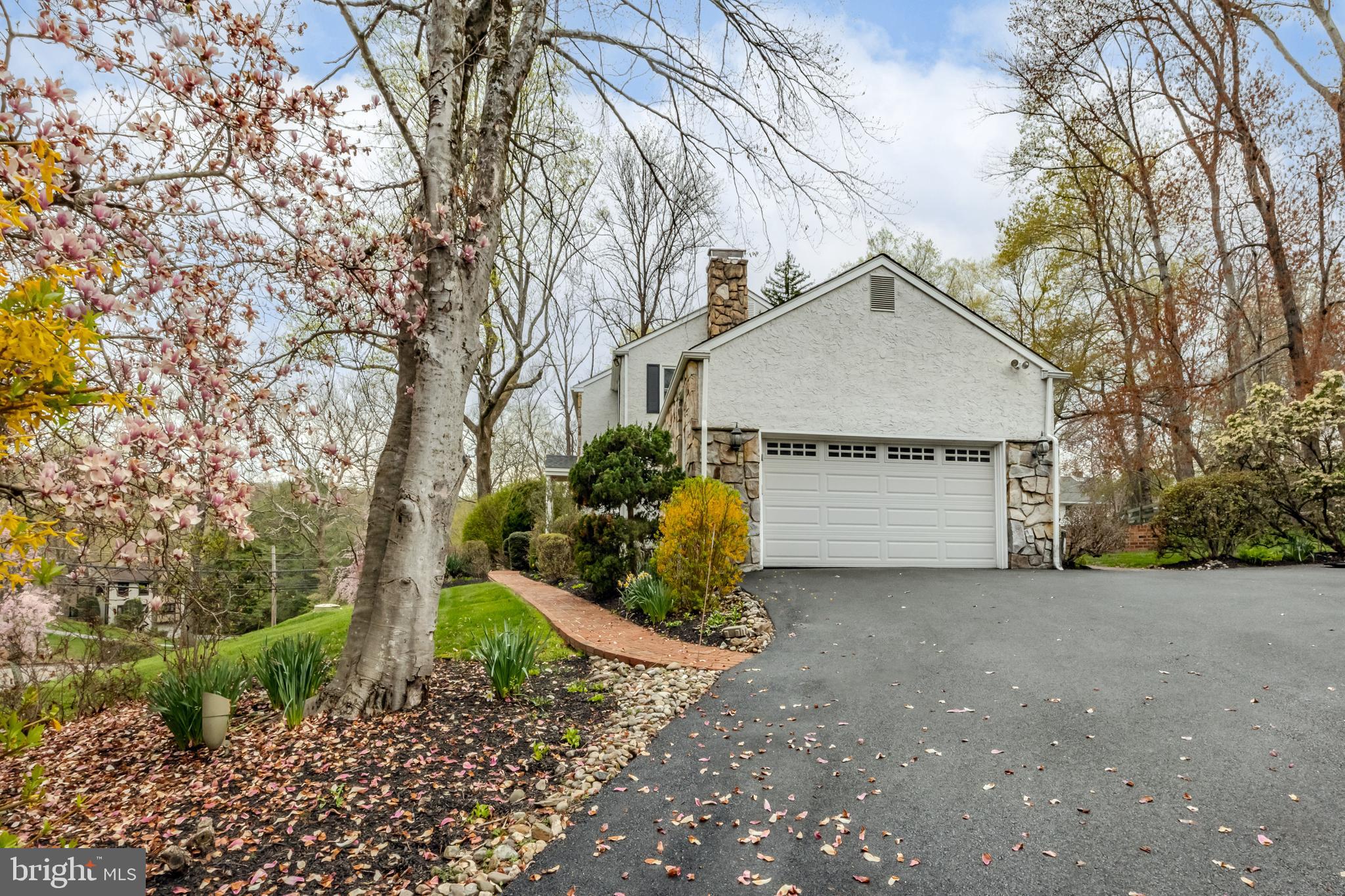 481 Jacques Ln