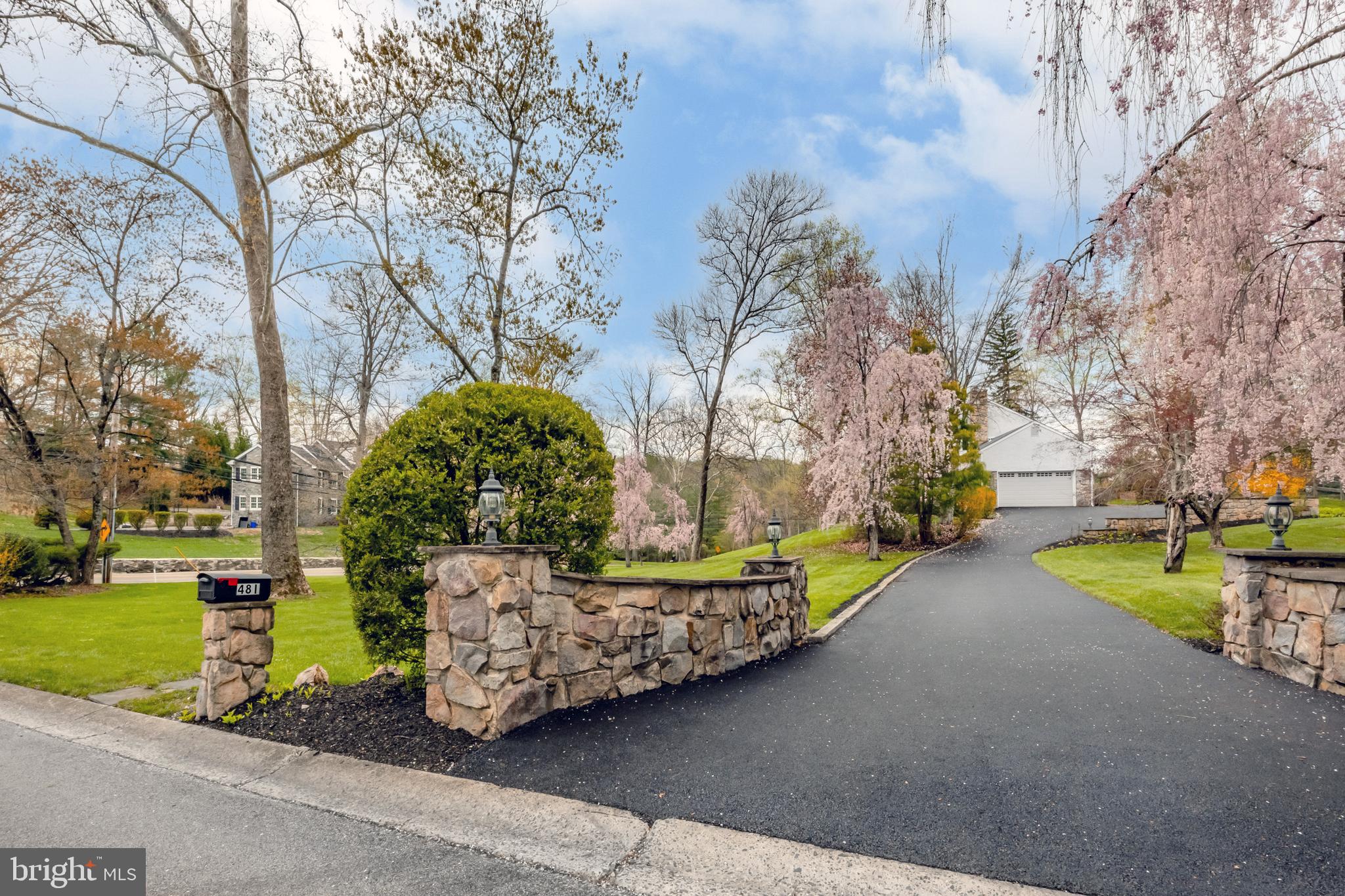 481 Jacques Ln