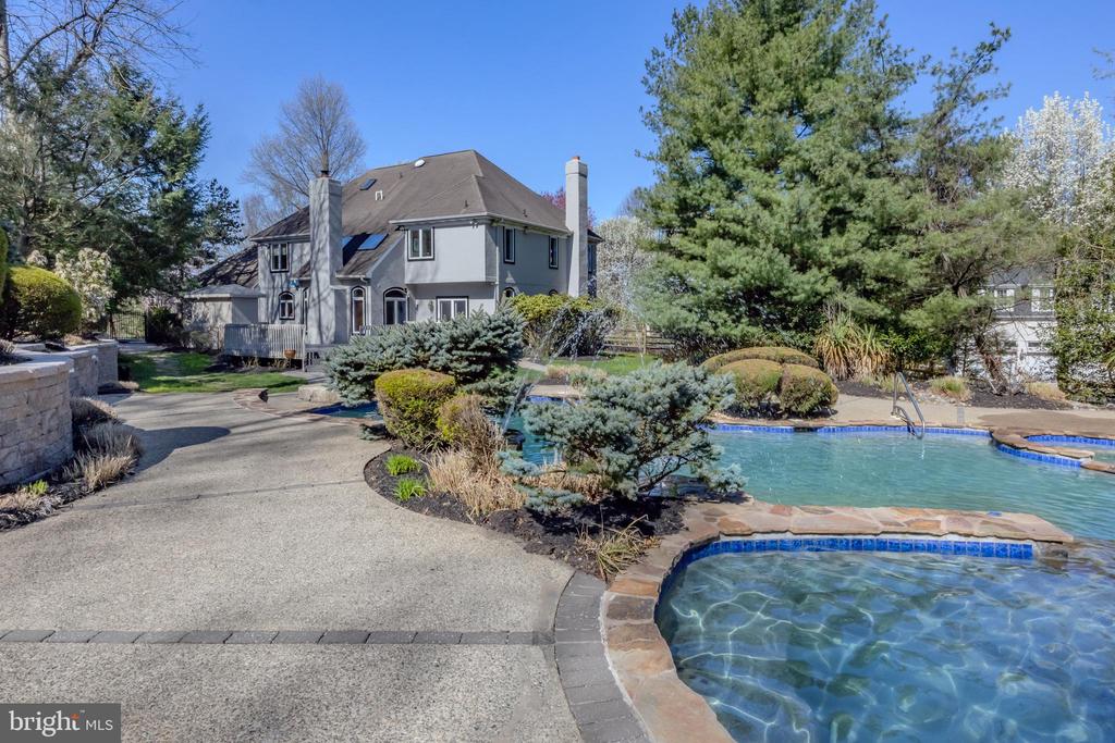 309 Bowers Ln