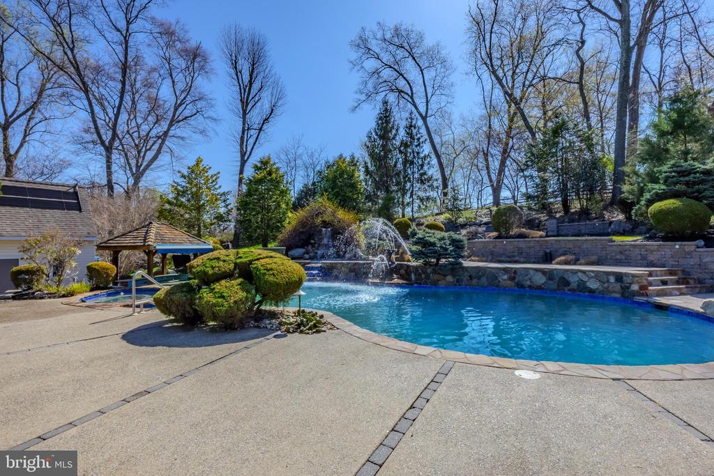 309 Bowers Ln