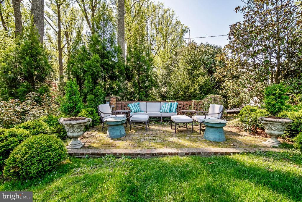 213 Pine Tree Rd