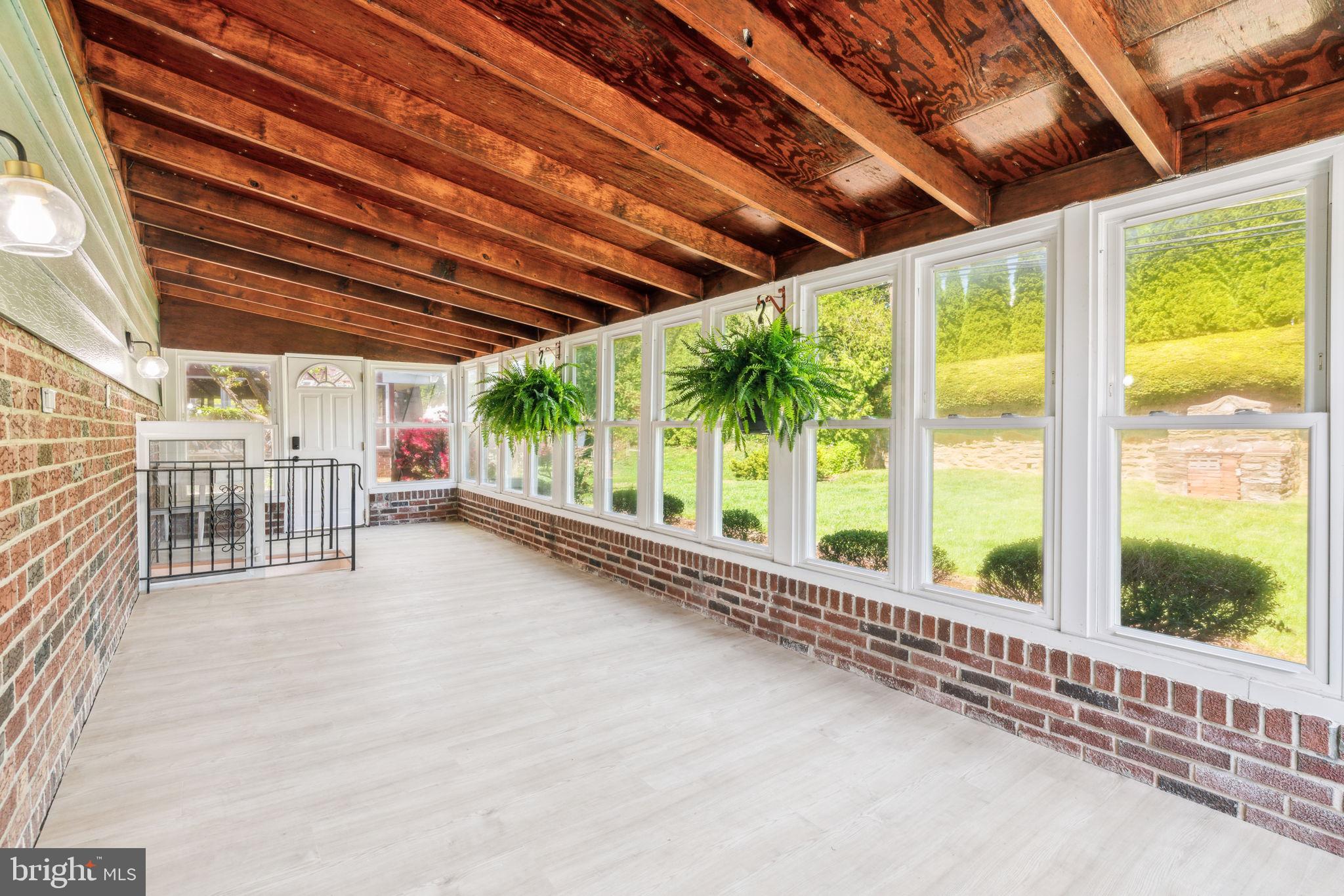 118 Greenbriar Ln