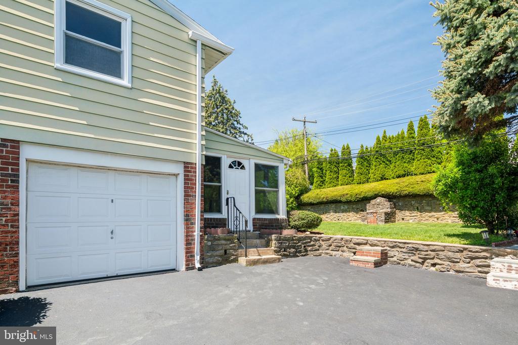 118 Greenbriar Ln