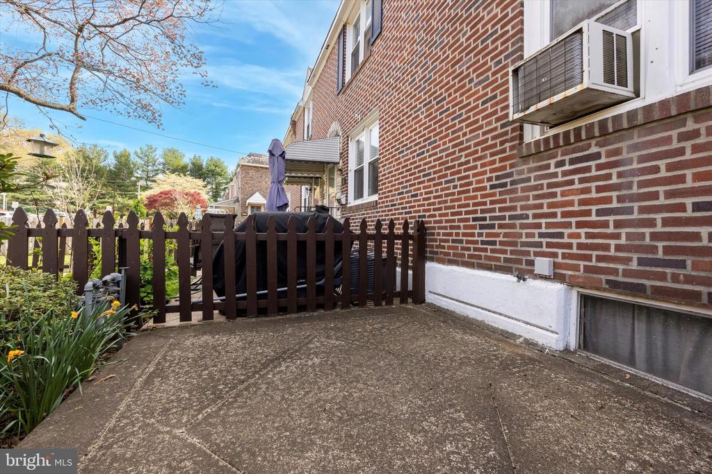 818 GAINSBORO ROAD