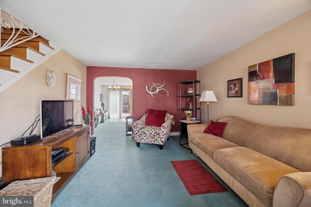 818 GAINSBORO ROAD