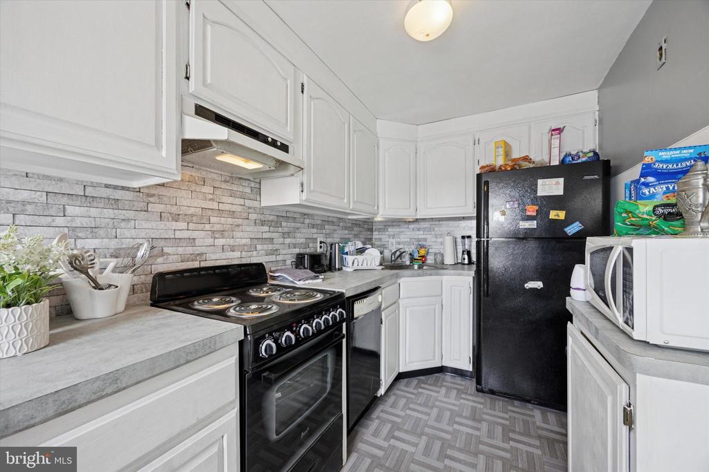 818 GAINSBORO ROAD