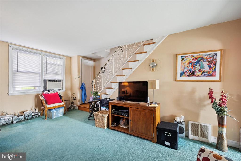 818 GAINSBORO ROAD