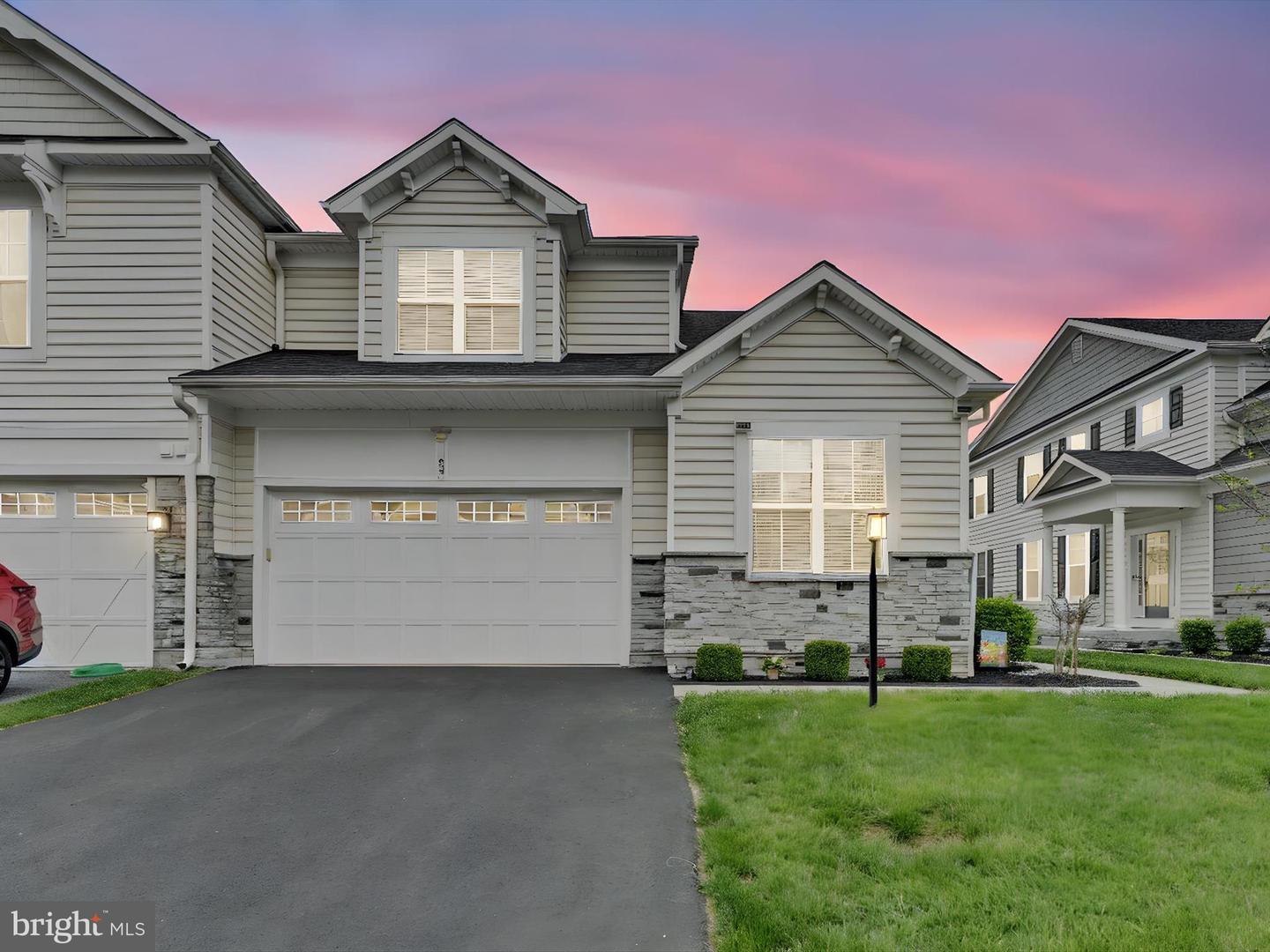 54 Hunters Ln