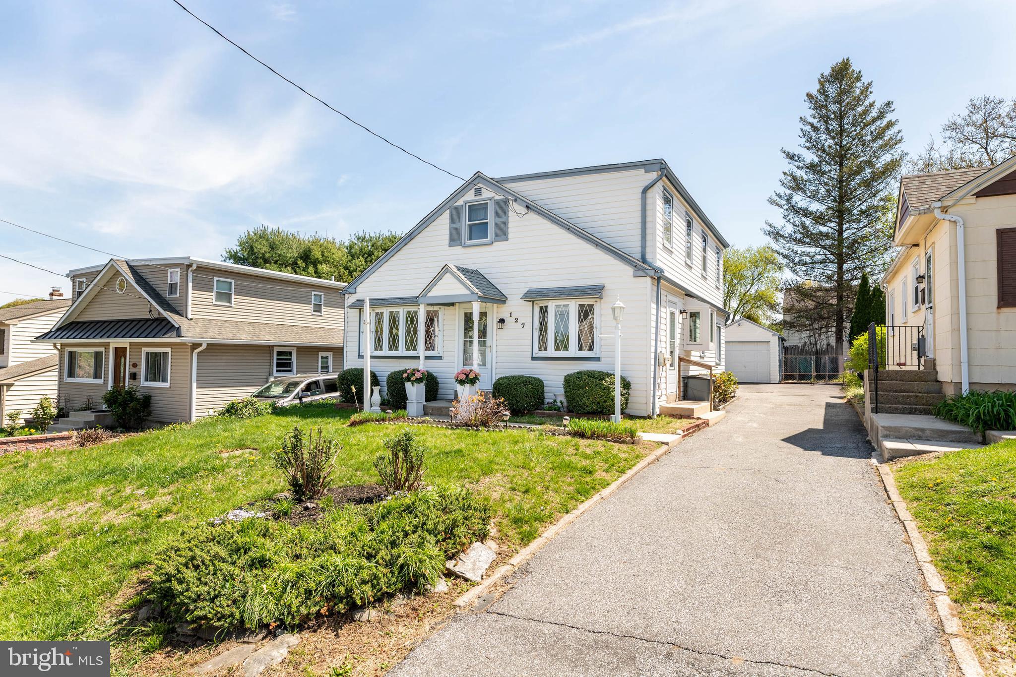 127 2nd Ave