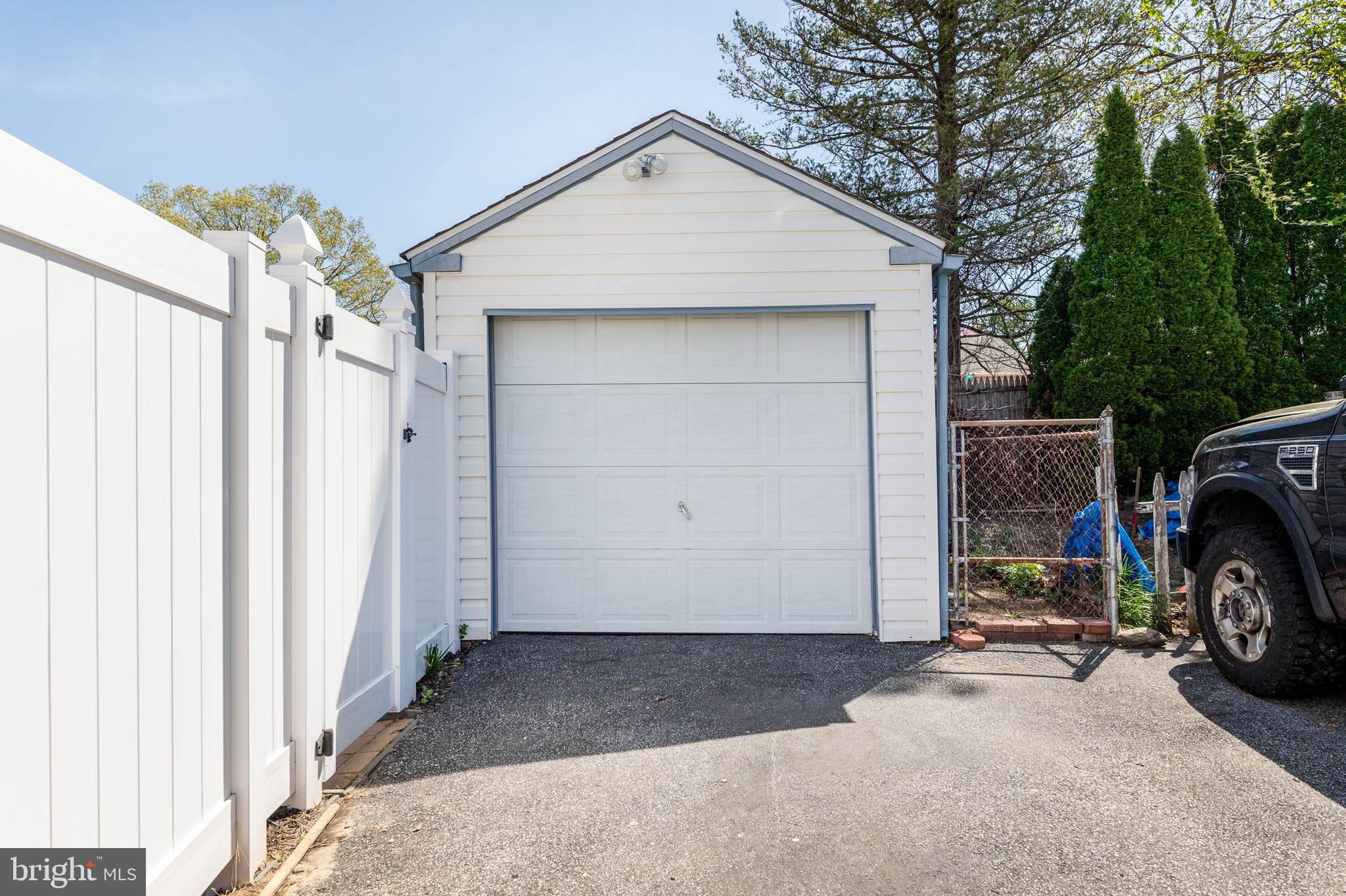 127 2nd Ave