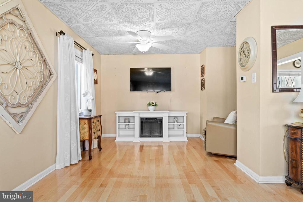 127 2nd Ave