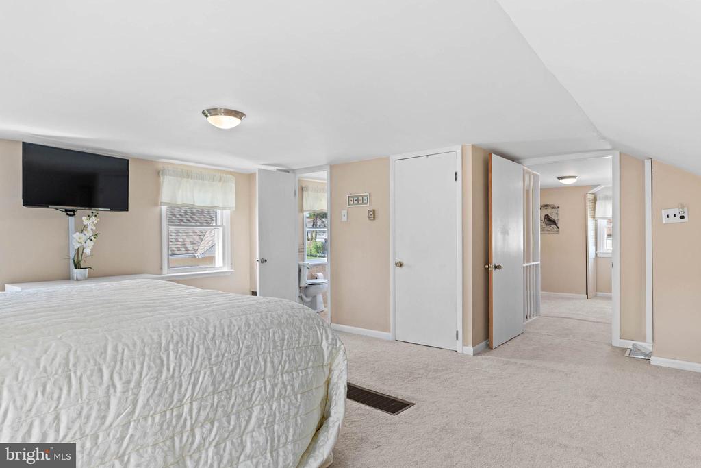127 2nd Ave
