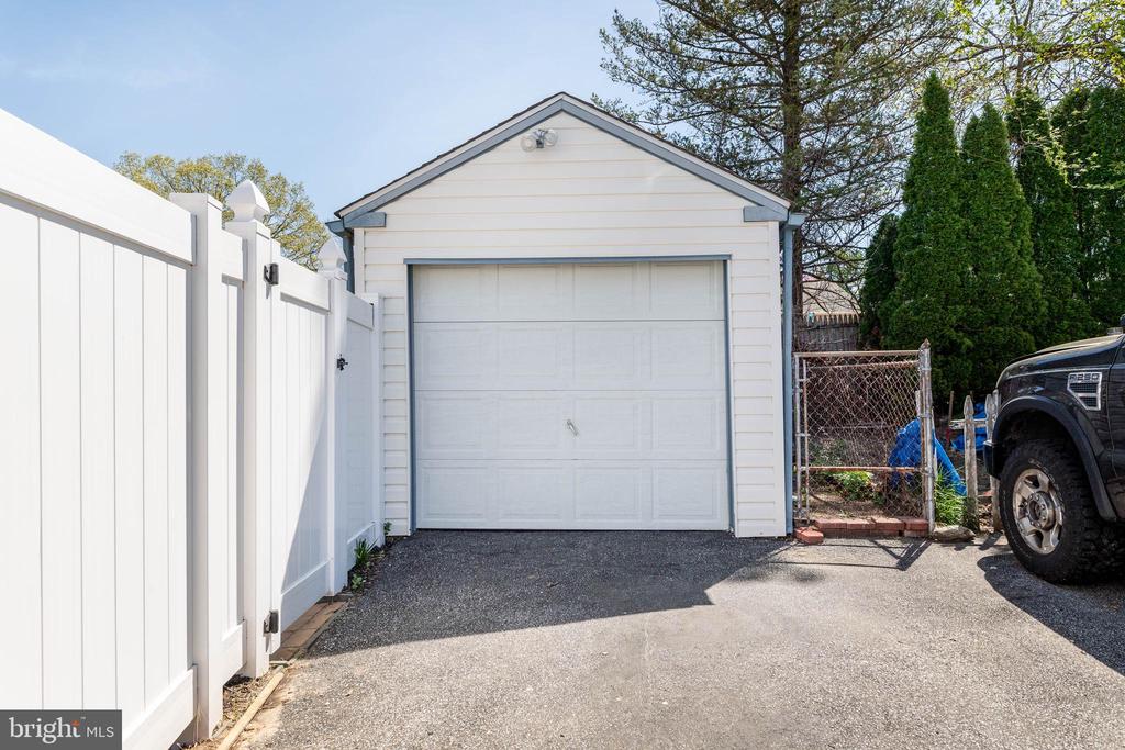 127 2nd Ave