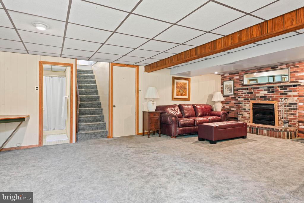 127 2nd Ave