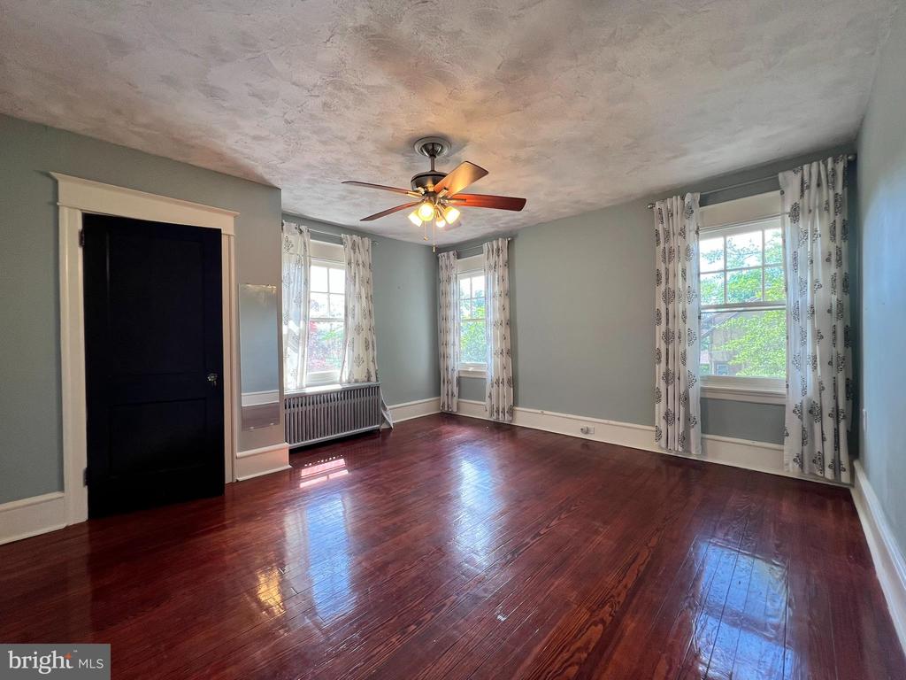300 N Maple Ave