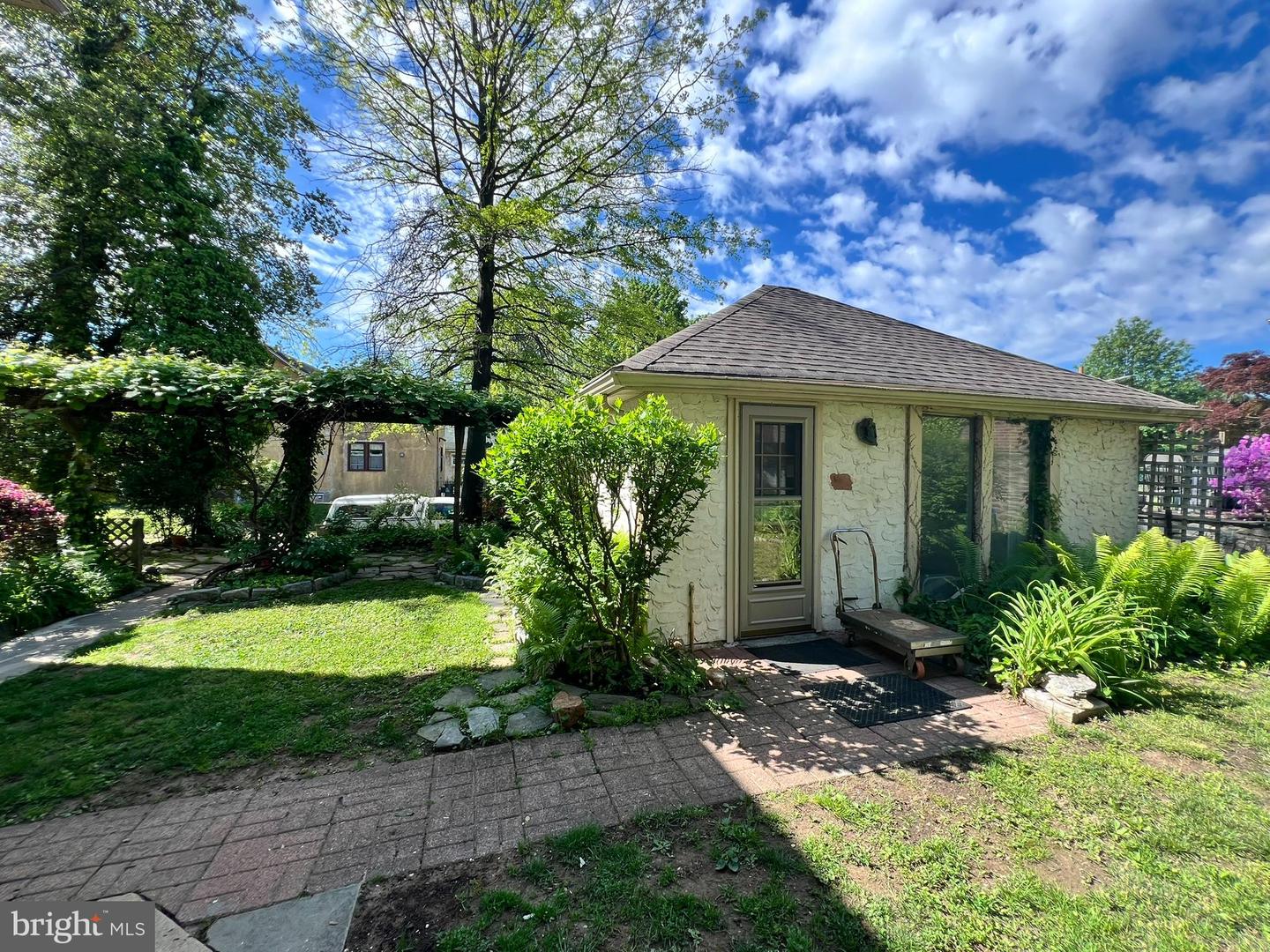 300 N Maple Ave
