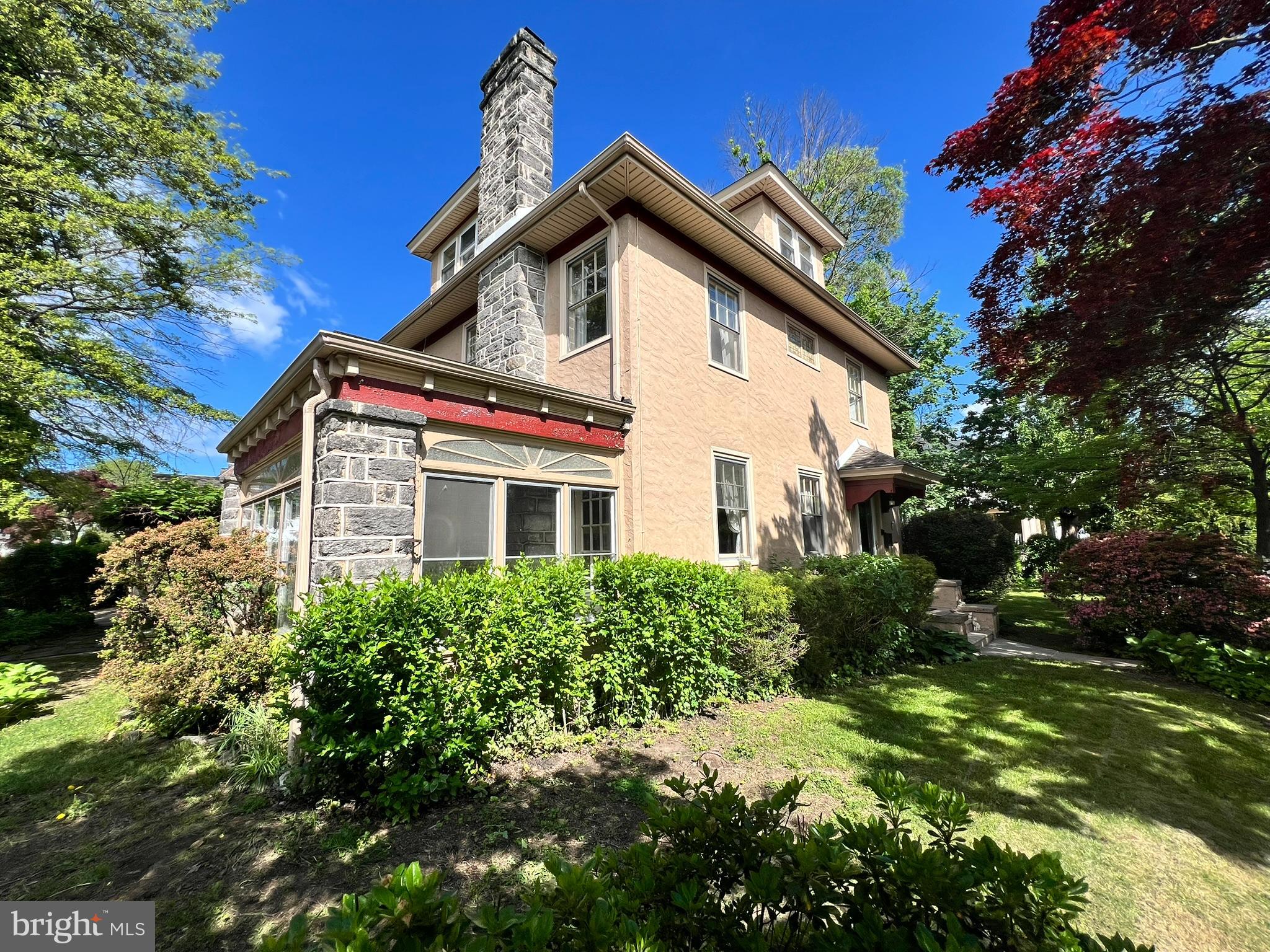 300 N Maple Ave