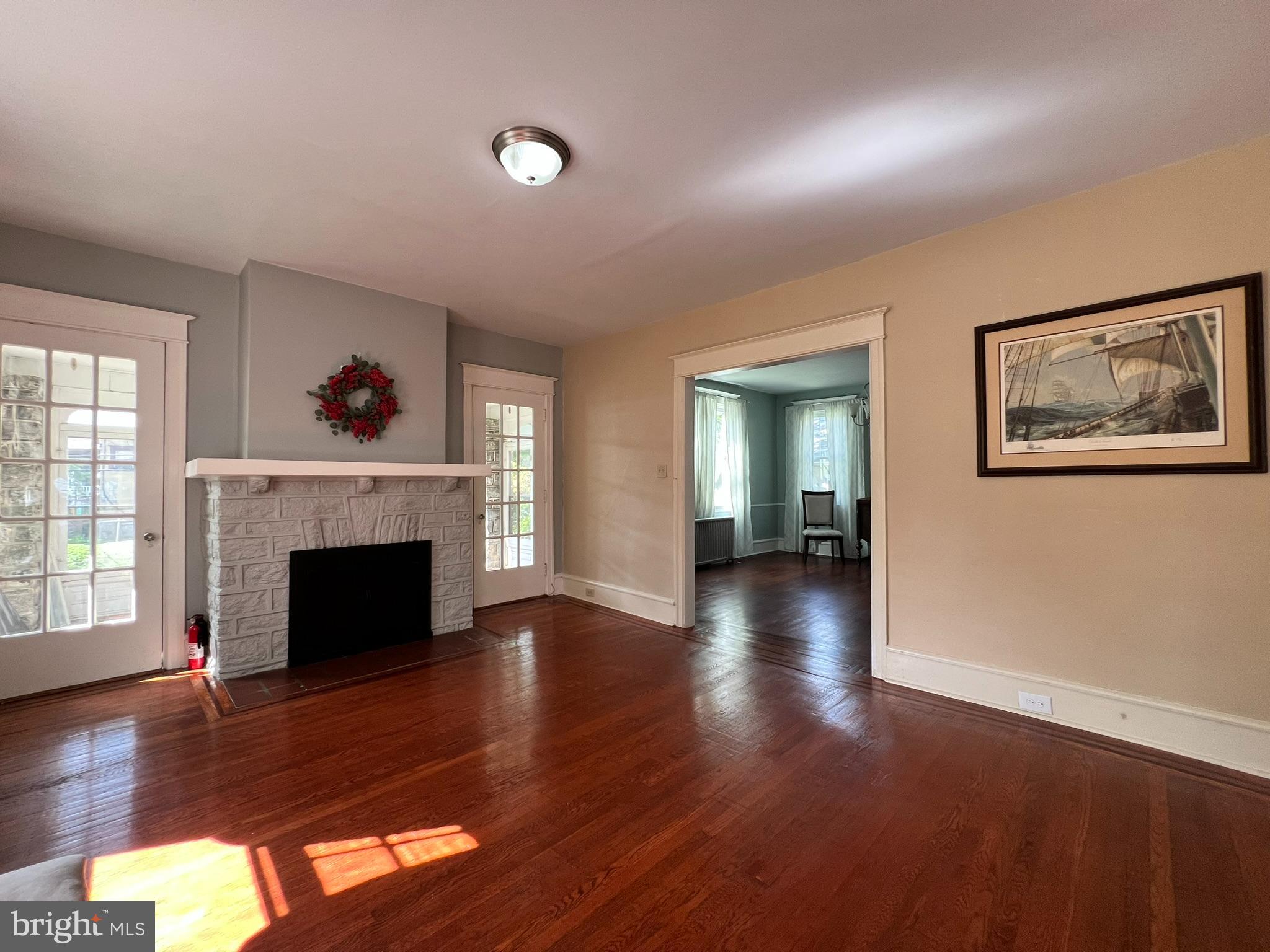 300 N Maple Ave