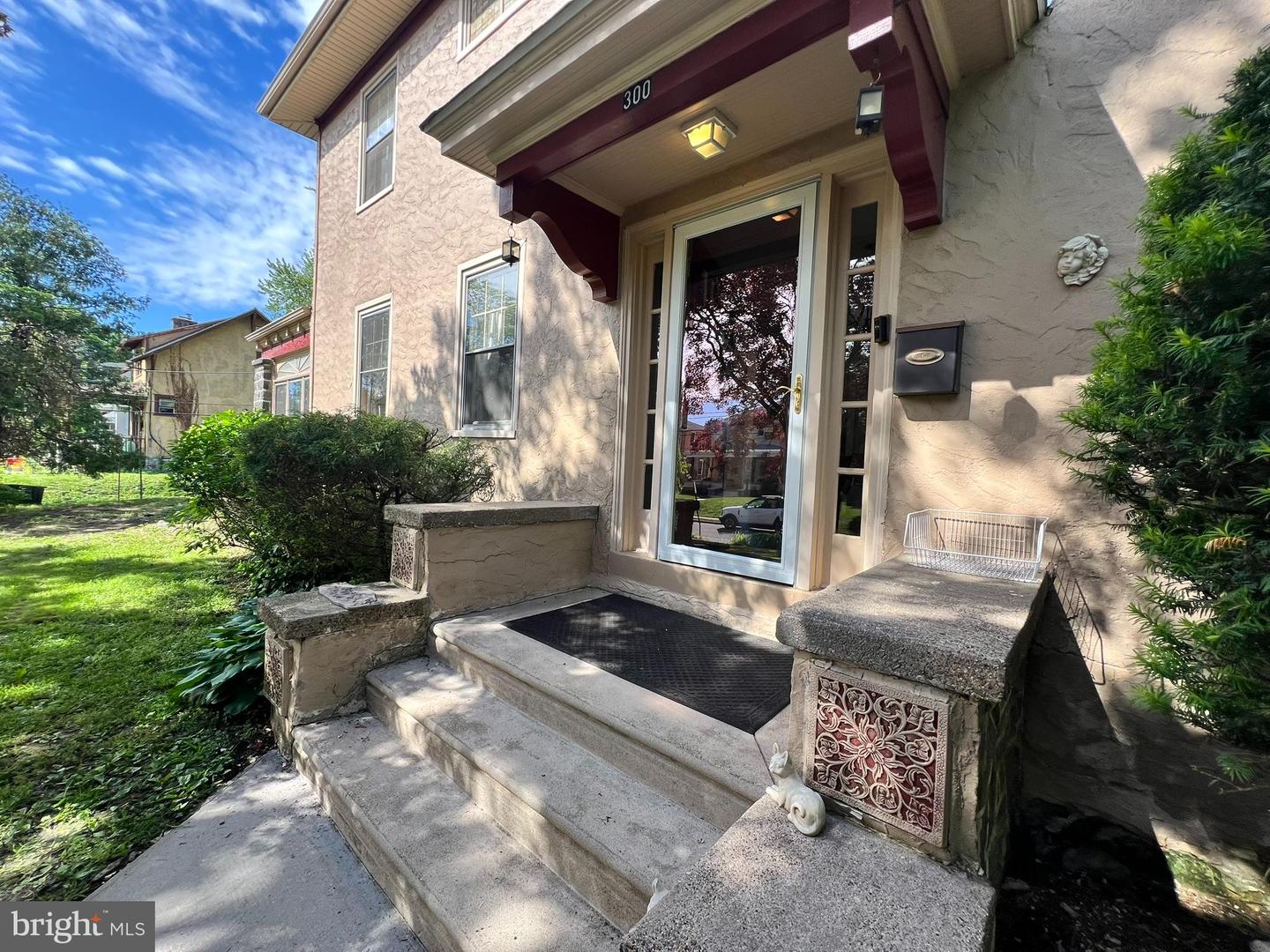 300 N Maple Ave