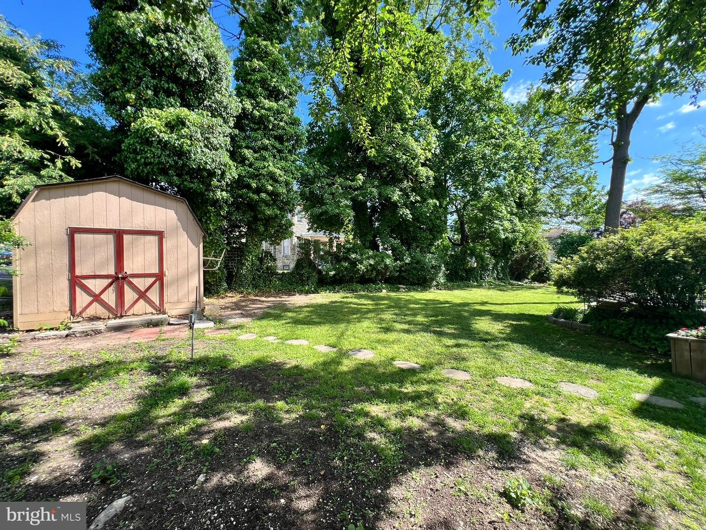 300 N Maple Ave