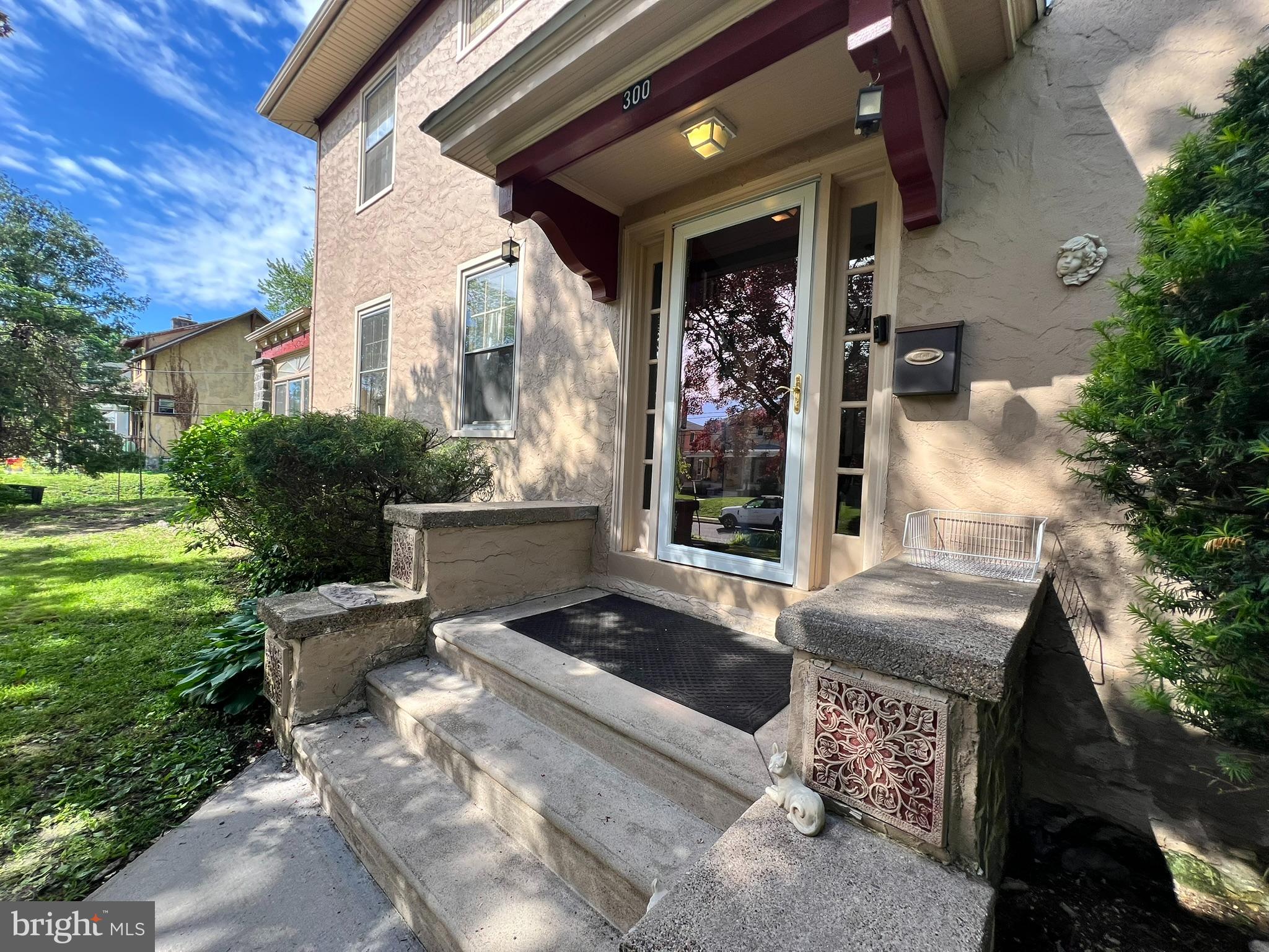 300 N Maple Ave