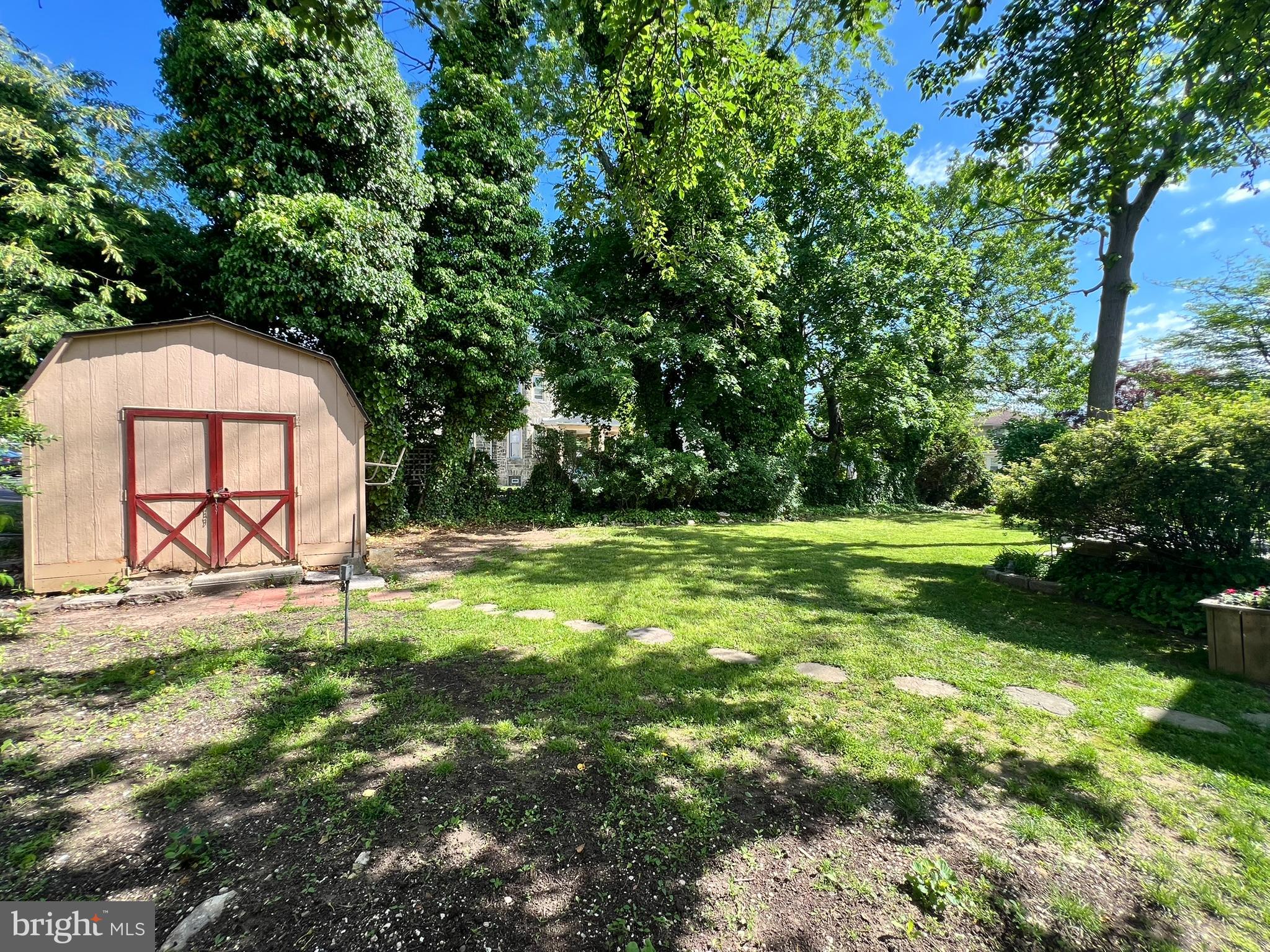 300 N Maple Ave