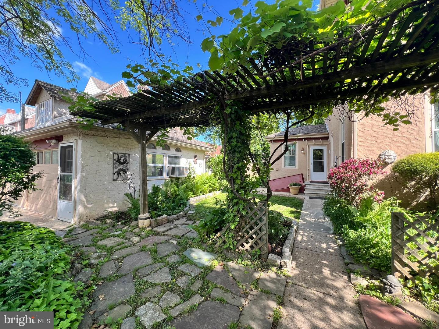 300 N Maple Ave