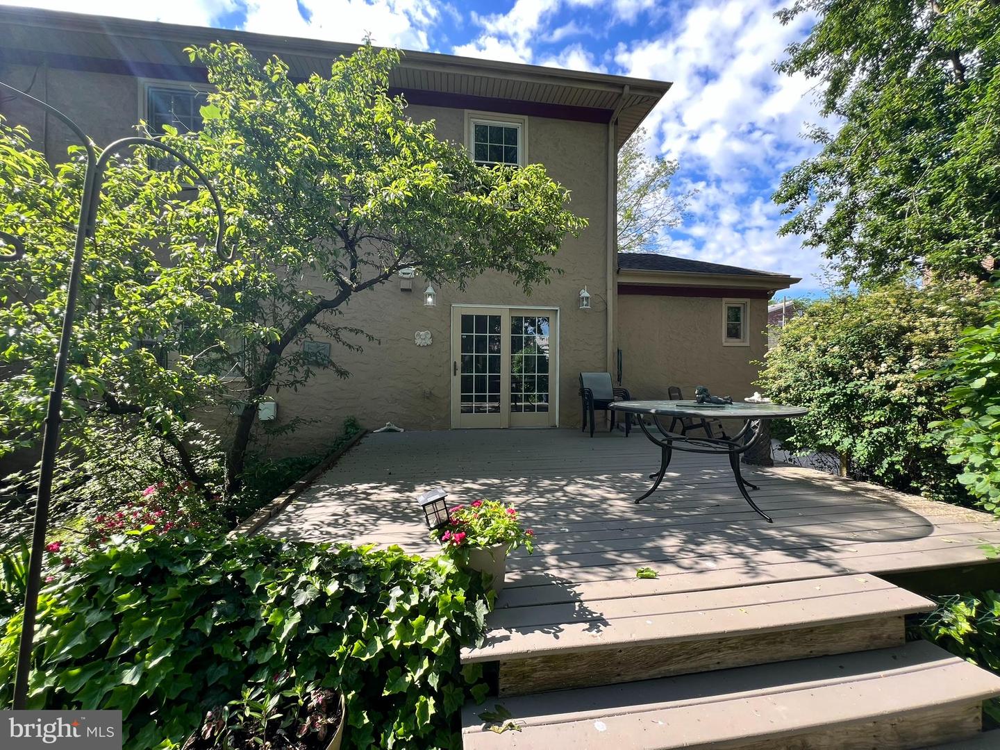 300 N Maple Ave