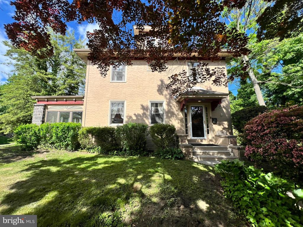 300 N Maple Ave
