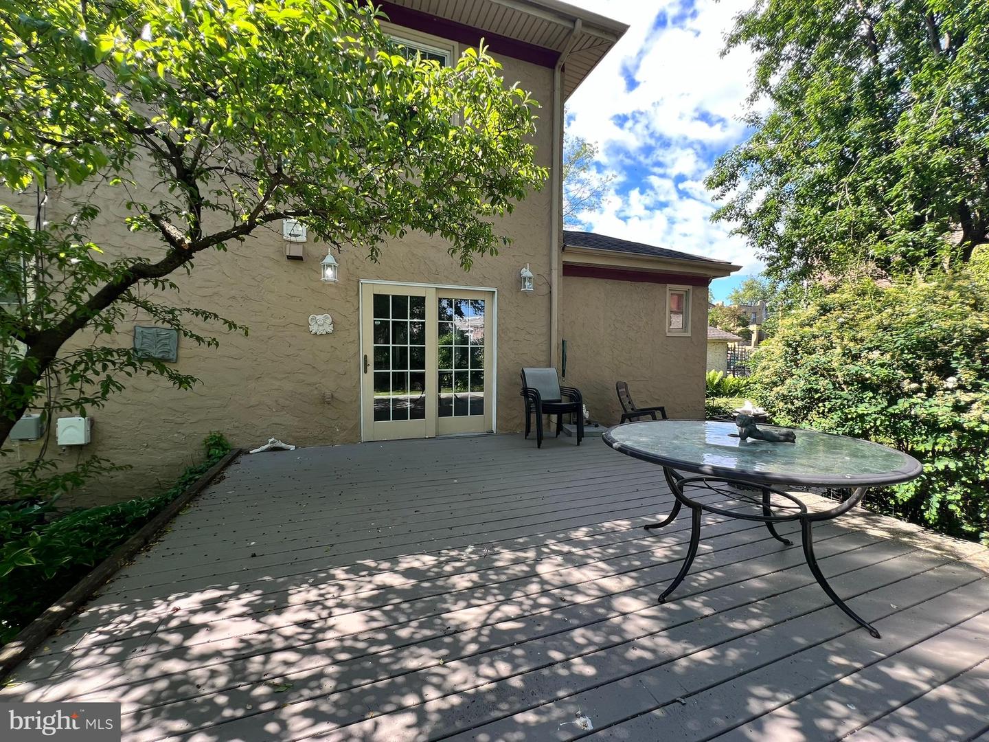 300 N Maple Ave