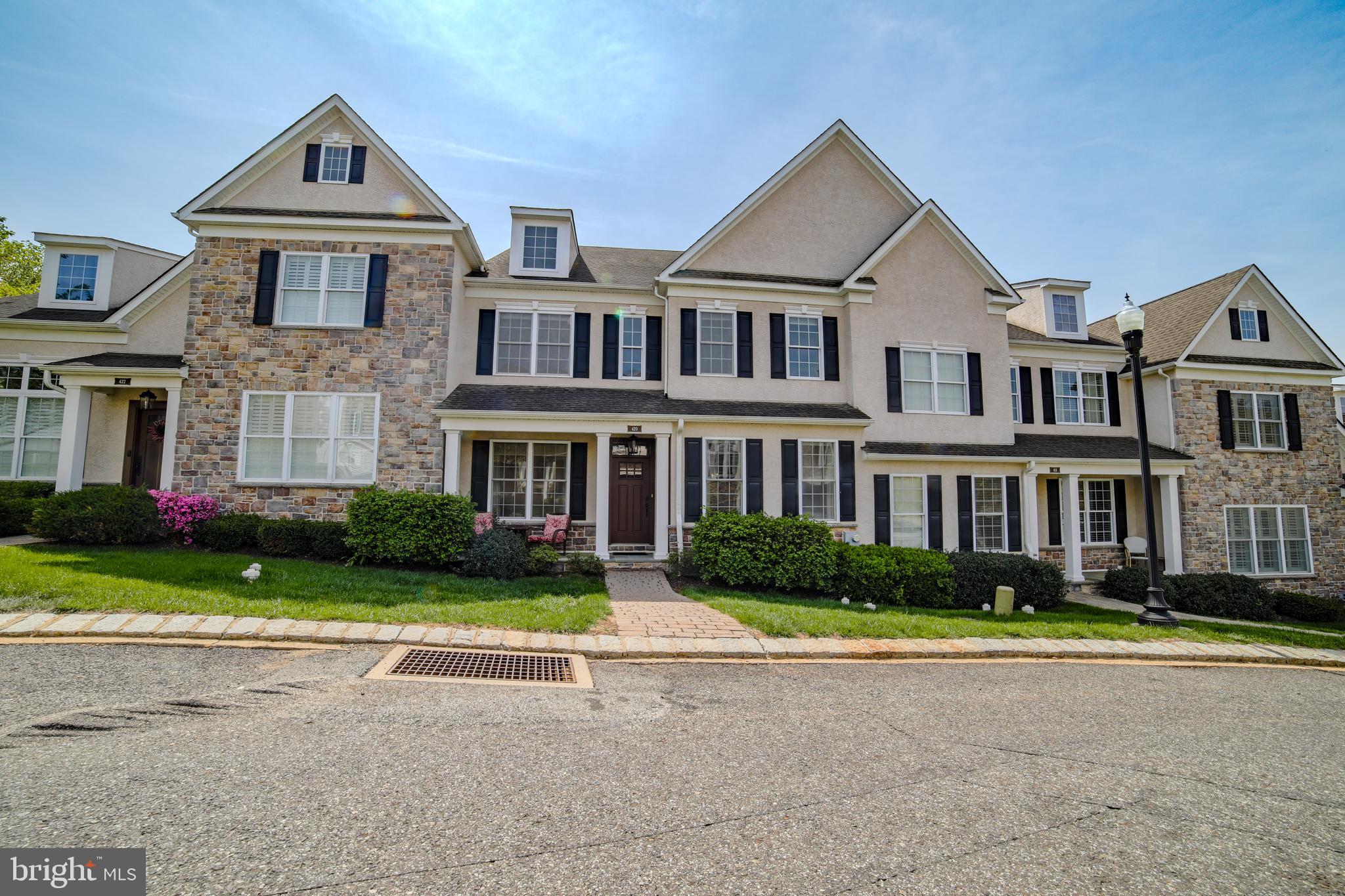 420 Ravenscliff Dr