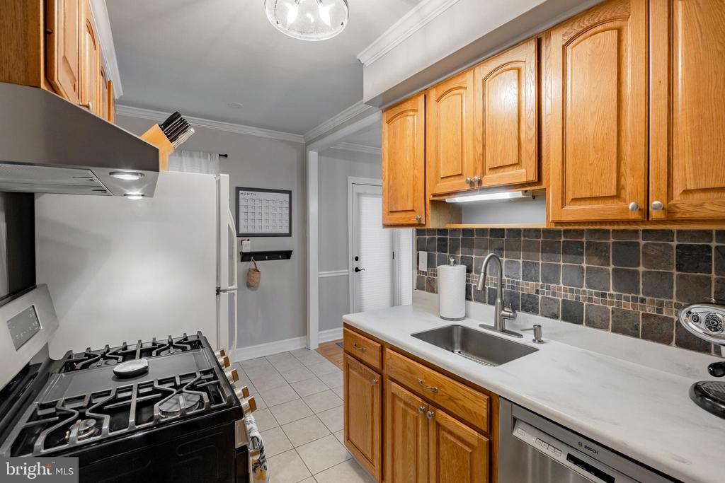 1106 Bryan St