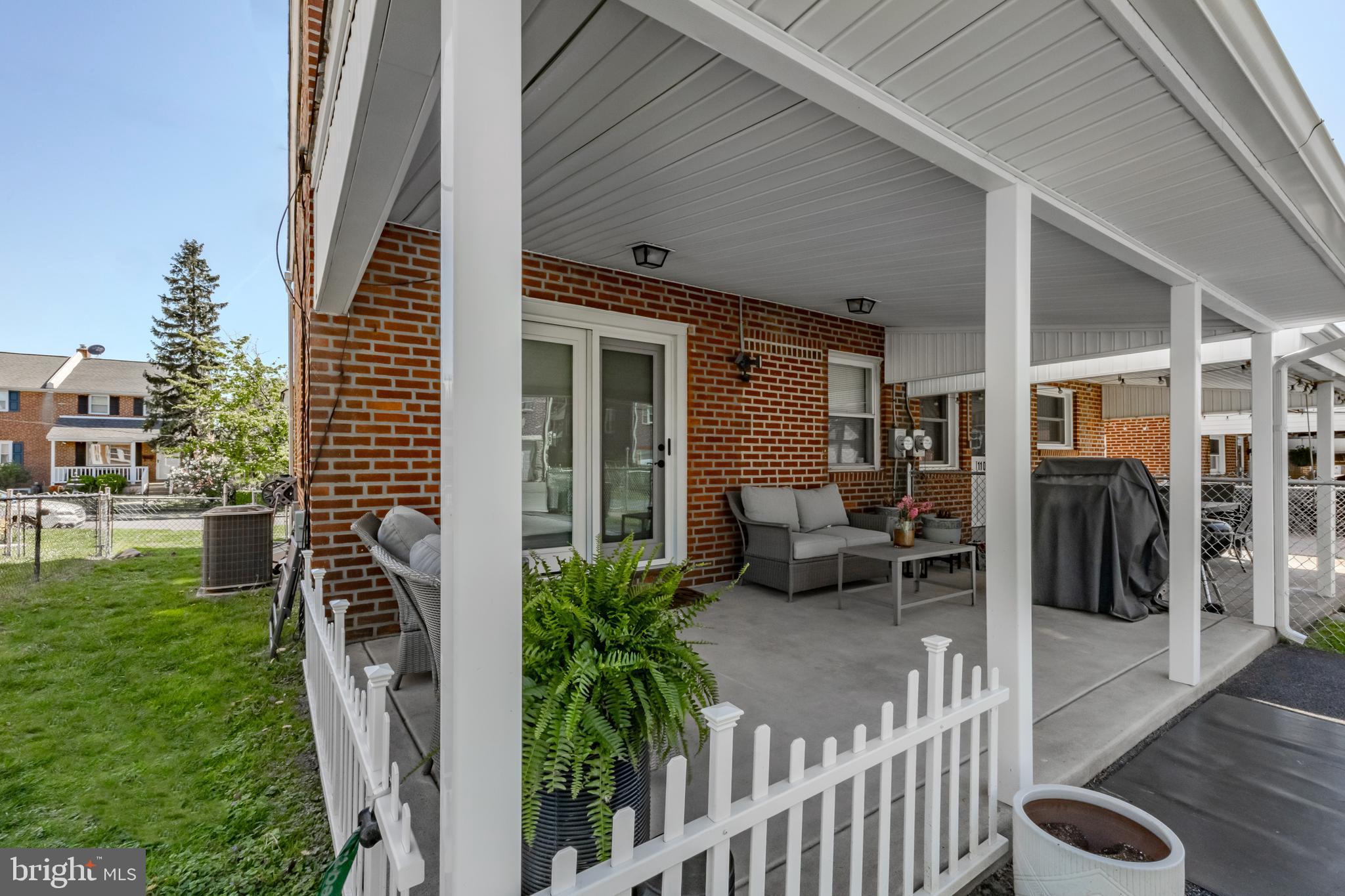 1106 Bryan St