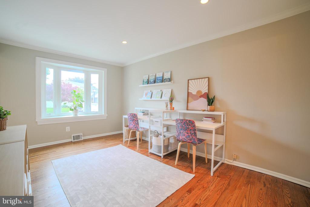 345 Crescent Hill Dr
